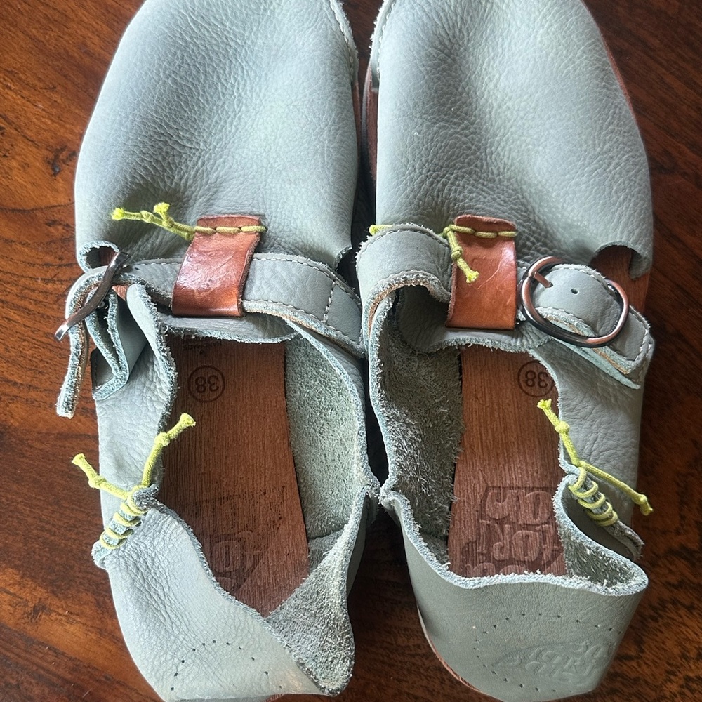 Women’s shoes